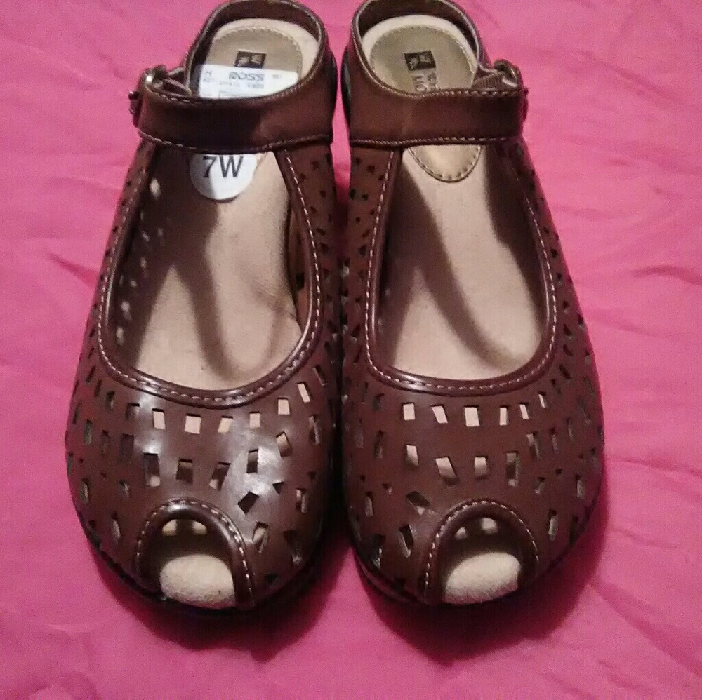 Sandals NWT SZ 7W